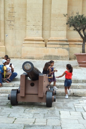 Children near a cannon
